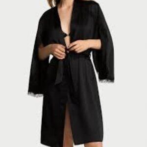 Sexy Black Satin and Lace Knee Length Robe with Cape Sleeves XL